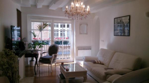Гостиница Magnifique Appartement dans Hôtel Particulier Monument Historique  Париж